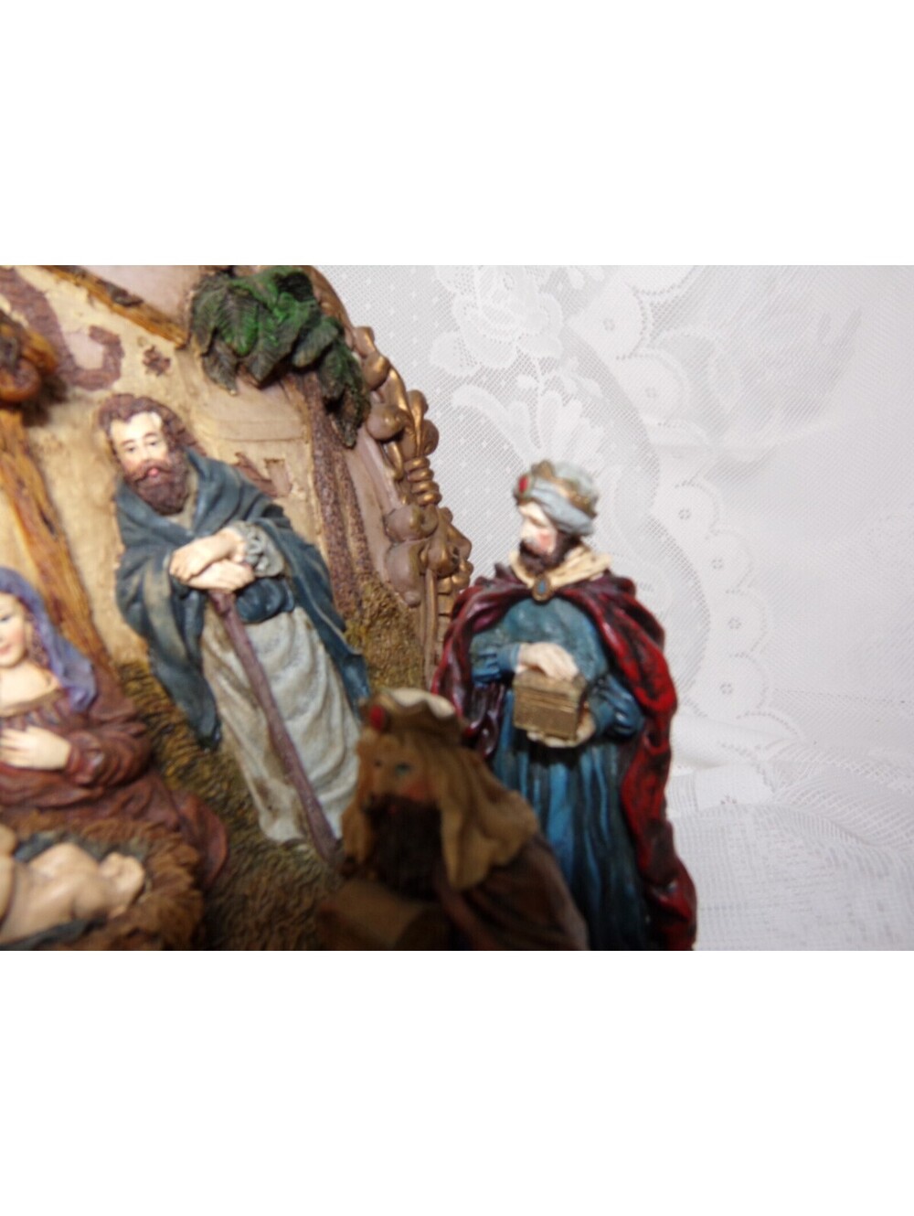 Christmas Ceramic Nativity Mary Joseph Jesus and the three king's Piece. - Picture 15 of 16